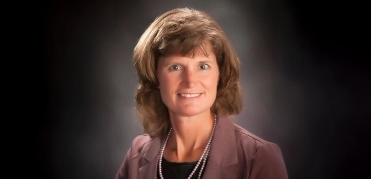 Mary Thieler wide headshot